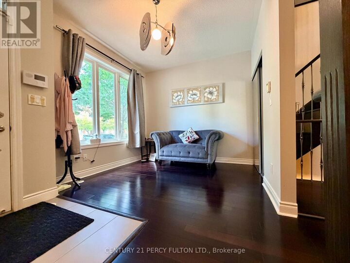 Property Photo: 225 South Park Road Th6 ON L3T 0B6
