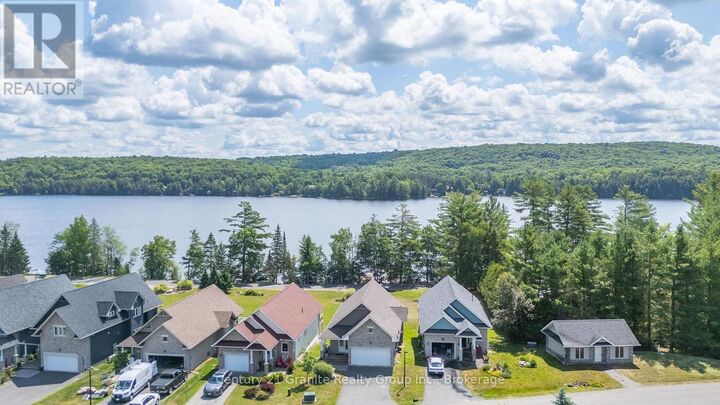 Property Photo:  17 Webb Circle  ON K0M 1S0 