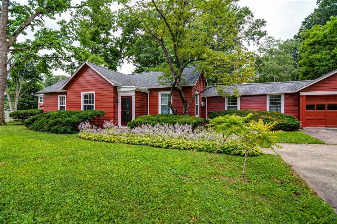 Property Photo:  403 S Summit Avenue  IL 62522 