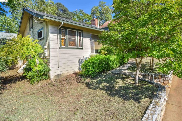 Property Photo: 541 S Shepherd St CA 95370