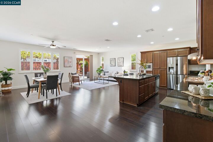 Property Photo: 306 Crimson Cir CA 95687