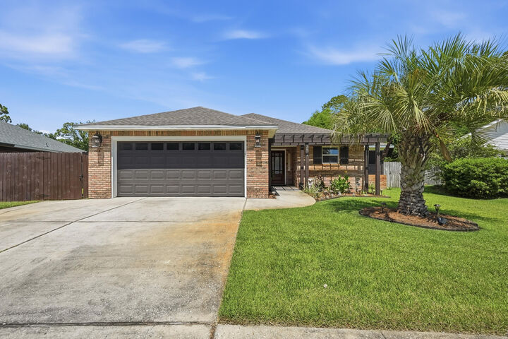 Property Photo: 3864 Mesa Road FL 32541
