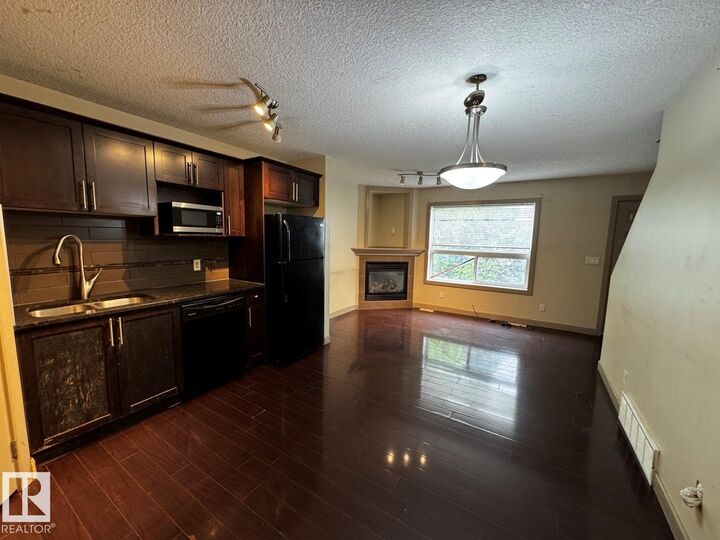 Property Photo: 1820 34 Avenue NW 6 AB T6T 0N9