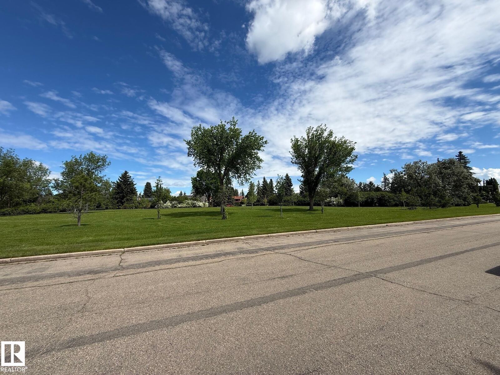 Property Photo:  23 B Westbrook Drive NW  AB T6J 2C8 