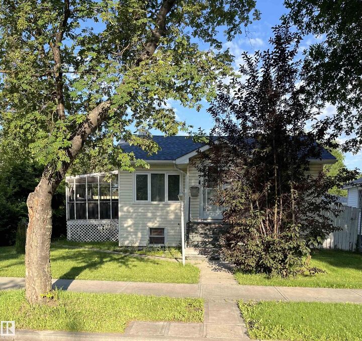 11938 70 NW — photo 1