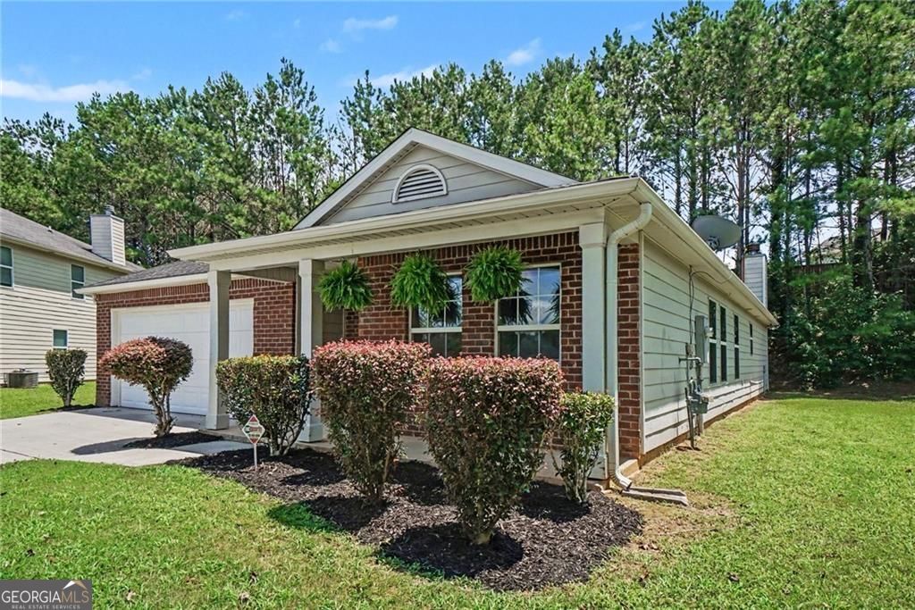 Property Photo: 460 Pinevale Court GA 30349