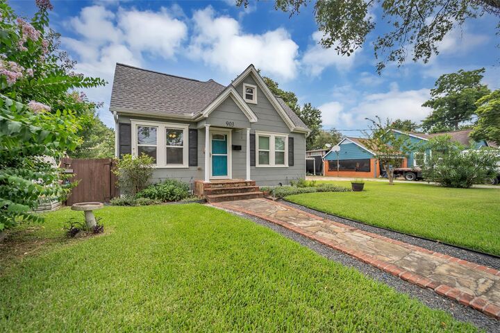 Property Photo:  903 English Street  TX 77009 