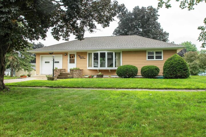 Property Photo:  519 N 5th Street  IA 50636 
