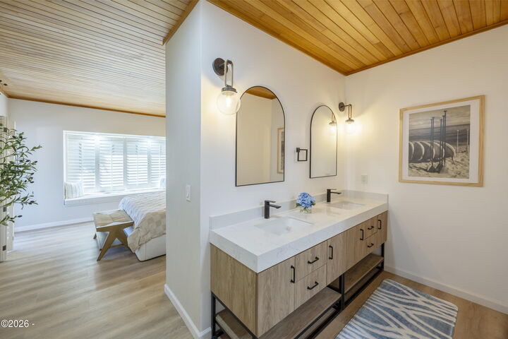 Property Photo:  4175 N Highway 101 A-3  OR 97341 