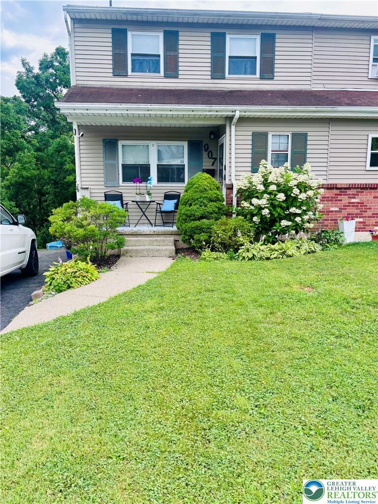 Property Photo:  907 Lenape Circle  PA 18032 