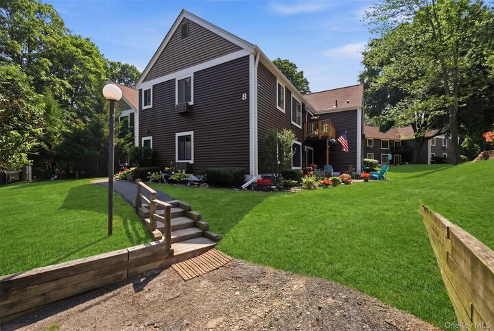 Property Photo:  8 Heritage Drive  NY 10926 