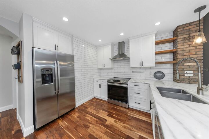 Property Photo:  1704 Split Fork Drive  FL 34677 