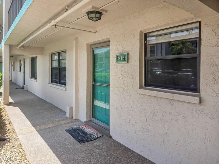 Property Photo: 175 Kings Highway Bldg 3 Unit 314 FL 33983