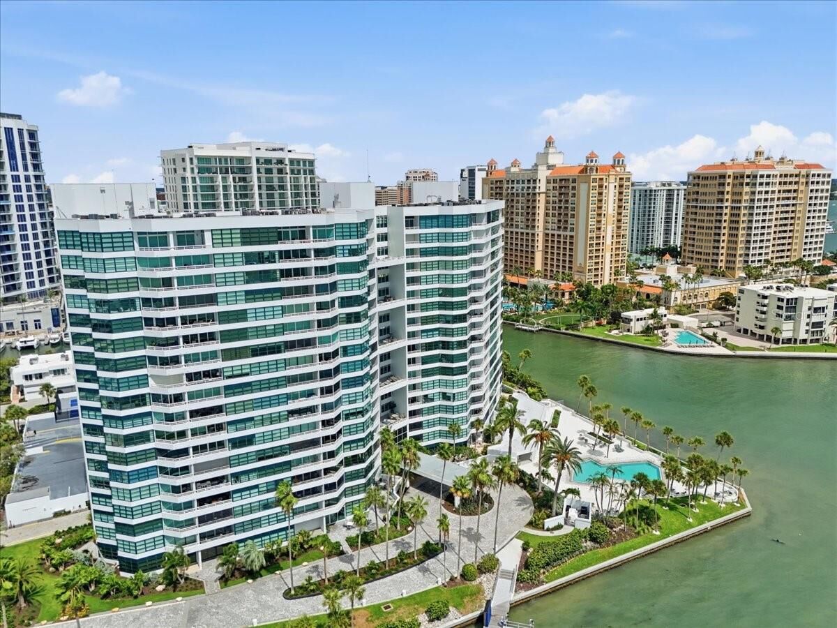 Property Photo: 888 Blvd Of The Arts 707 FL 34236
