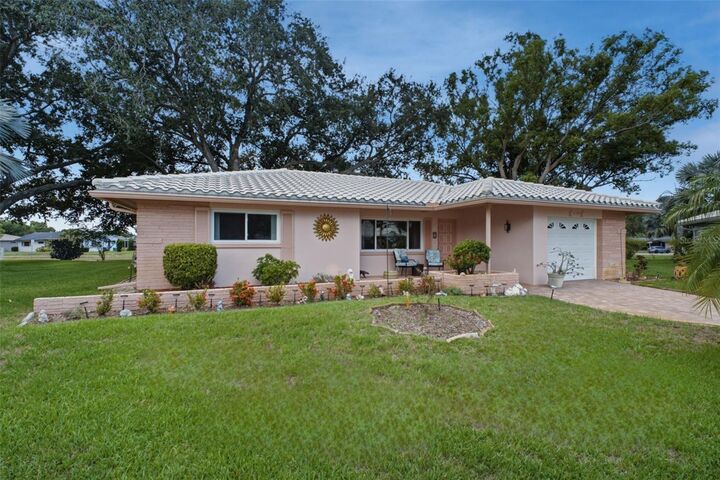 Property Photo: 1520 Kenmore Court FL 34684