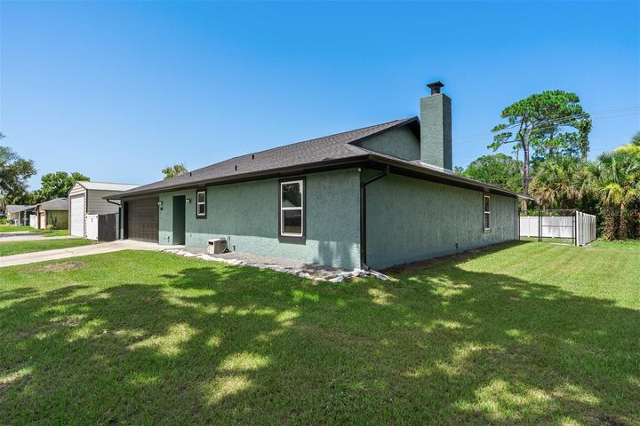 Property Photo:  2817 Yule Tree Drive  FL 32141 