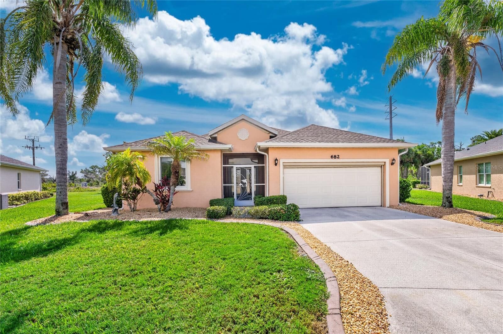 Property Photo: 682 Barnacle Court FL 34223