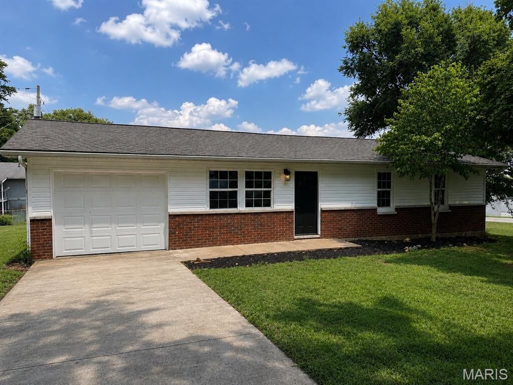 Property Photo: 211 Columbia Drive MO 63628