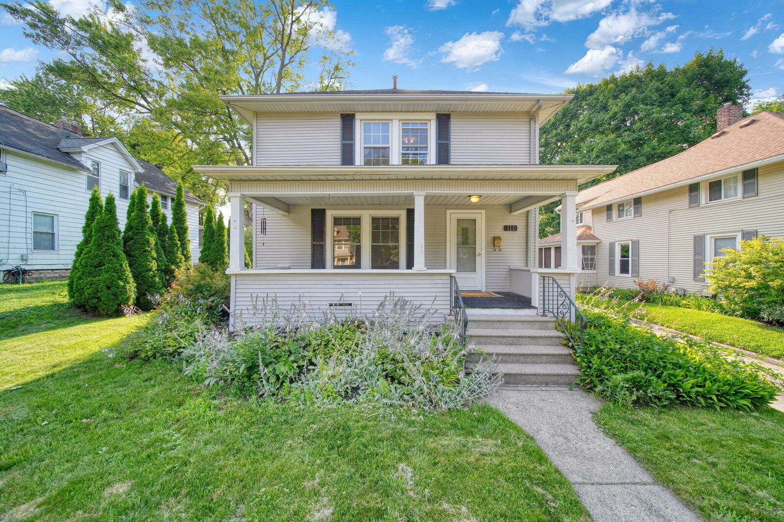 Property Photo: 114 S Wisner Street MI 49203