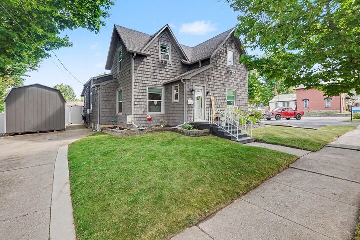 Property Photo:  13 E Dayton Street  MI 49412 