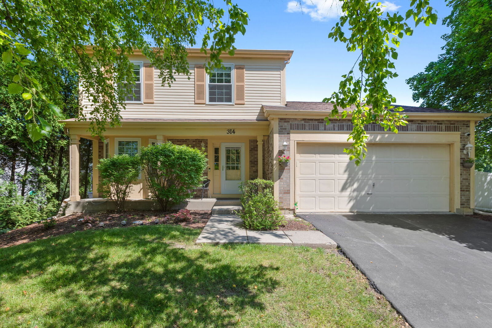 Property Photo: 314 Anchor Drive IL 60110