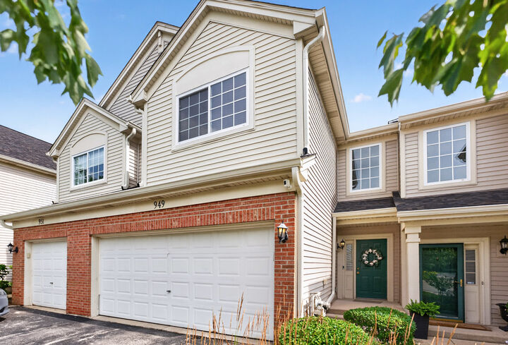 Property Photo:  949 Tanager Court  IL 60137 
