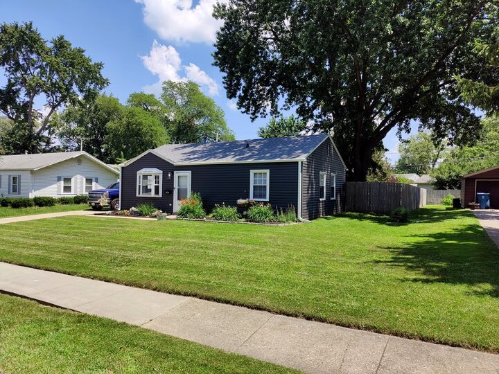 Property Photo:  1604 Burry Circle Drive  IL 60403 
