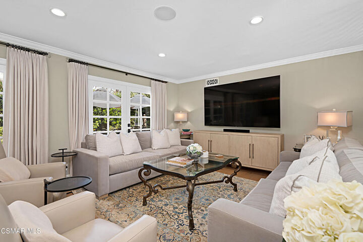 Property Photo: 1574 Devonshire Avenue CA 91361