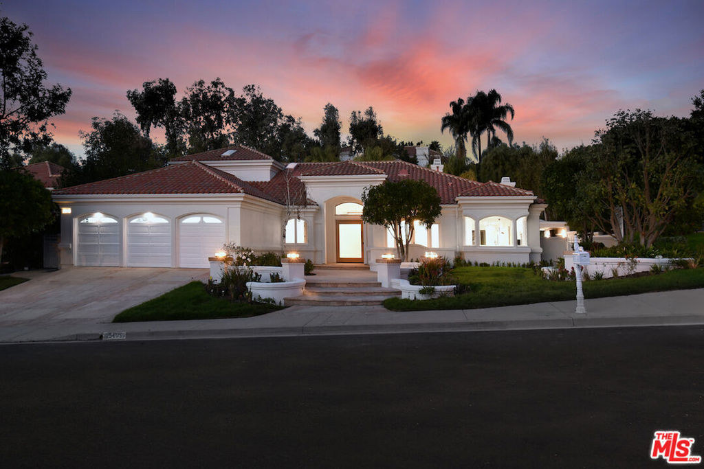 Property Photo:  25605 Melbourne Court  CA 91302 