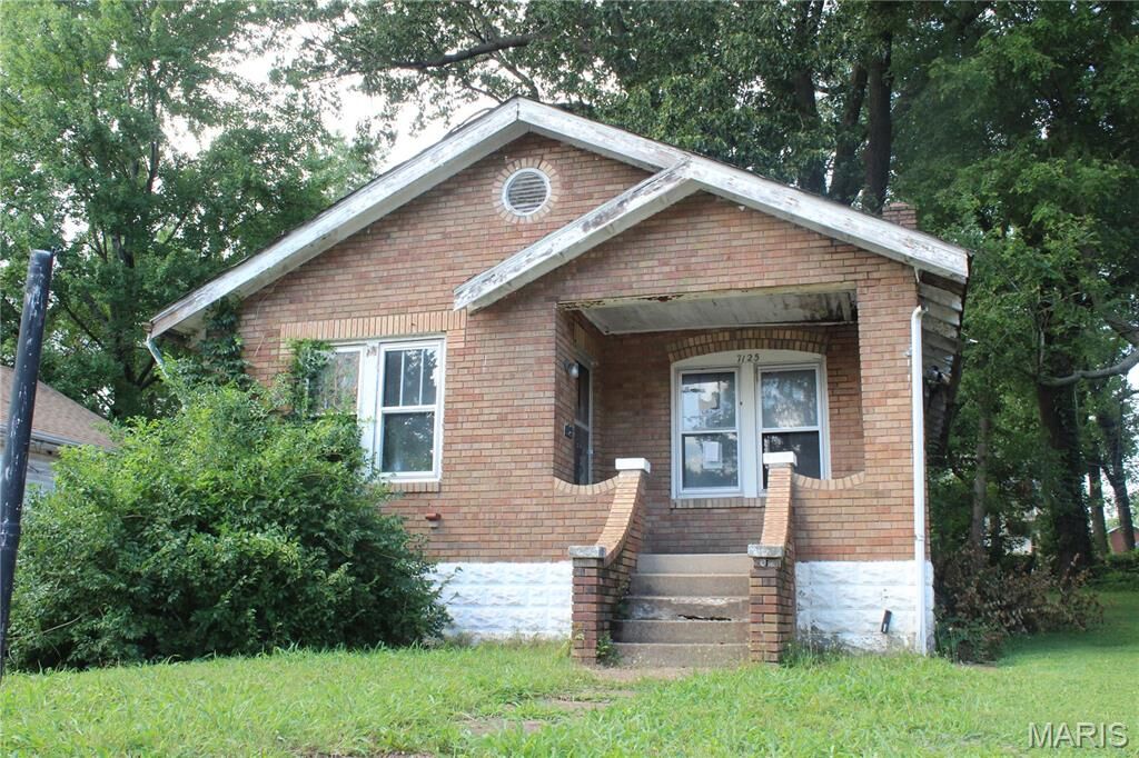 Property Photo: 7125 Woodrow Avenue MO 63121