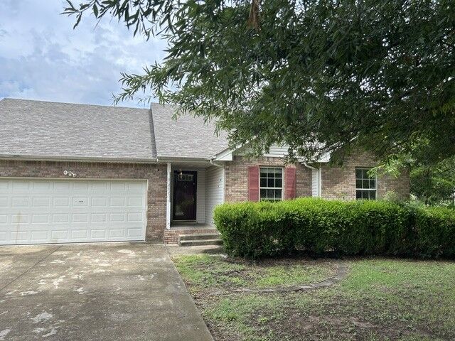 Property Photo:  3277 S Senseney Cir  TN 37042 