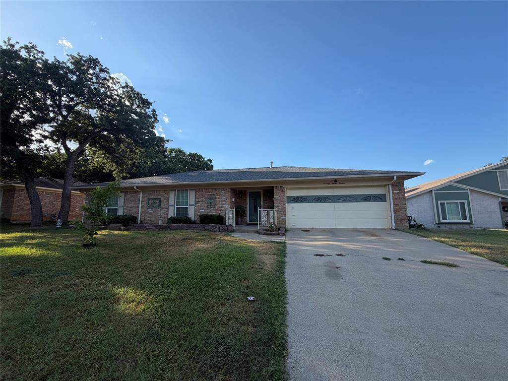 Property Photo: 7713 Briarridge Court TX 76182