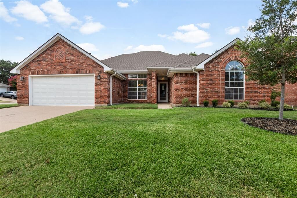 Property Photo:  901 Santa Cruz Drive  TX 76248 