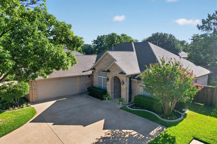 Property Photo: 7312 Cottonwood Court TX 76182
