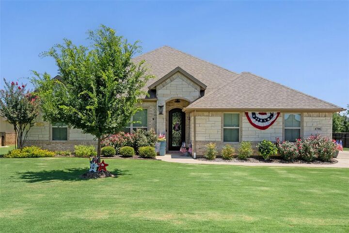 Property Photo: 4706 W Wedgefield Road TX 76049