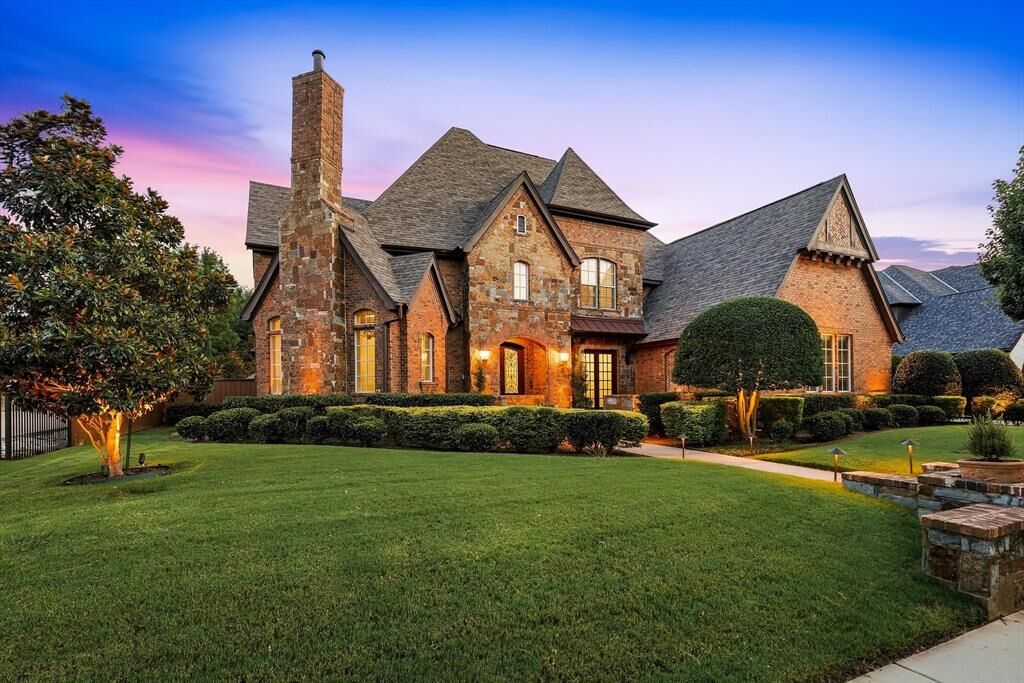Property Photo: 1805 Grosvenor Green TX 76034