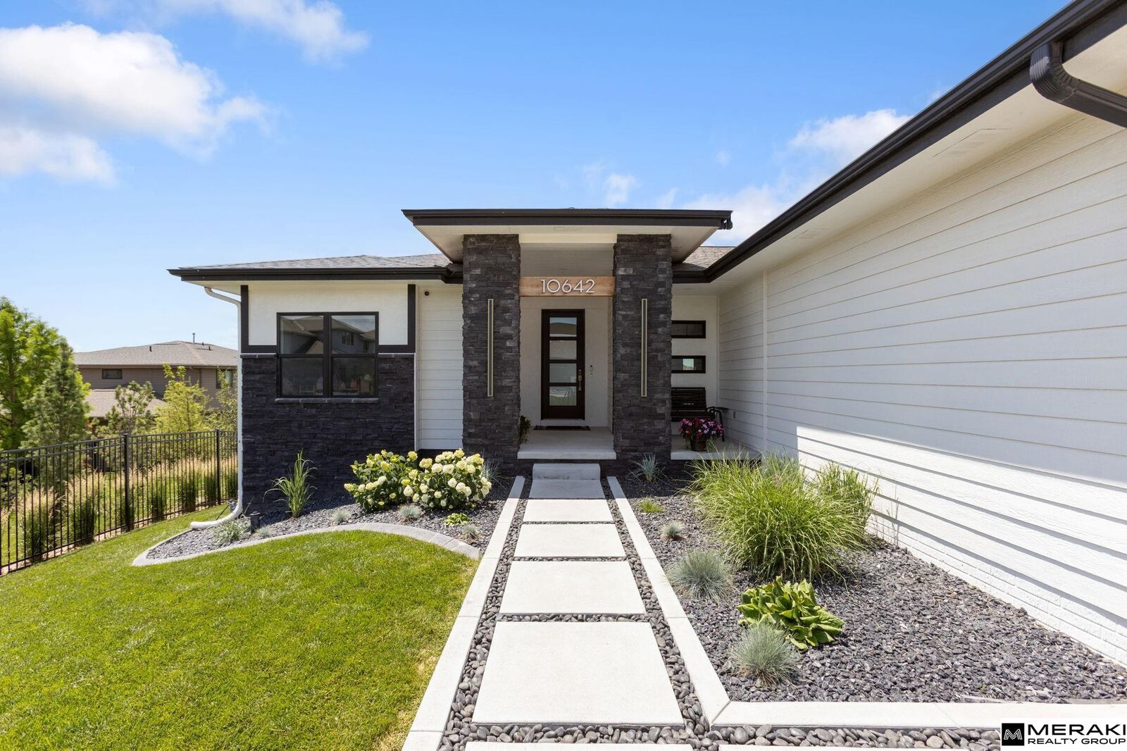 Property Photo: 10642 S 188th Avenue NE 68136