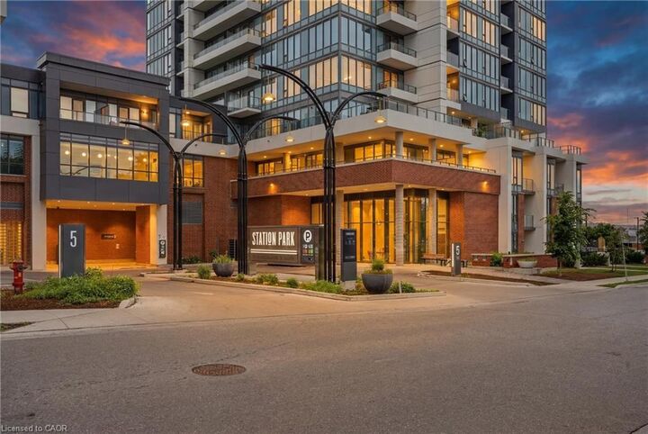 Property Photo:  15 Wellington Street S 2912  ON N2G 0E4 