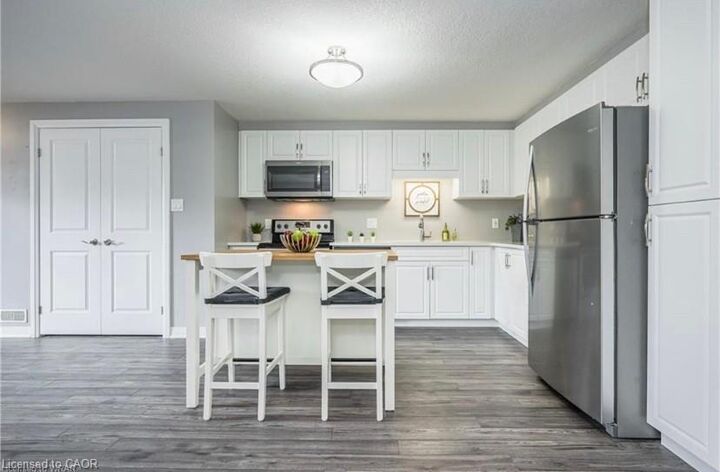 Property Photo:  1989 Ottawa Street S 26H  ON N2E 0G7 