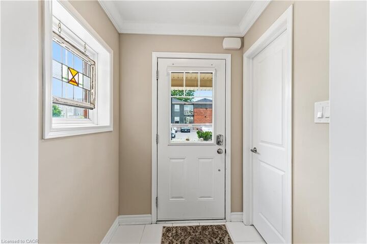 Property Photo: 22 Spring Creek Drive 33 ON L8B 1V7