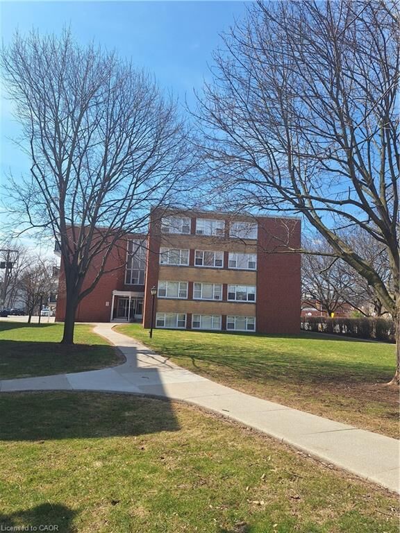 Property Photo:  2052 Courtland Drive 303  ON L7R 1R8 