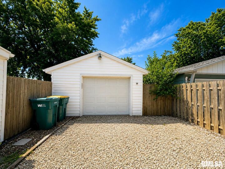 Property Photo:  1942 McMasters Avenue  IL 61401 