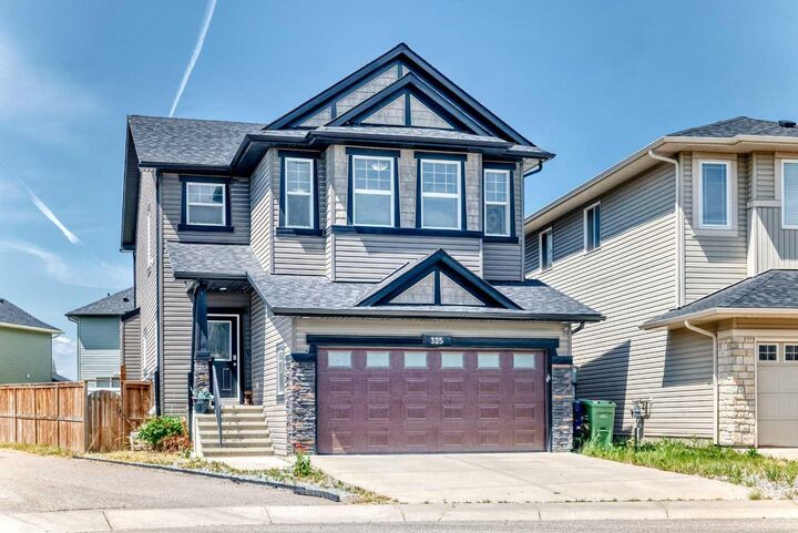 325 Evanspark Gardens NW — photo 1