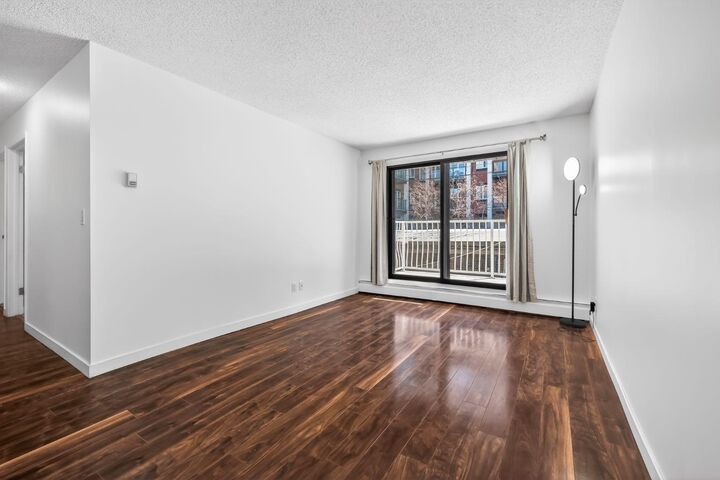 Property Photo: 835 19 Avenue SW 109 AB T2T 0H6