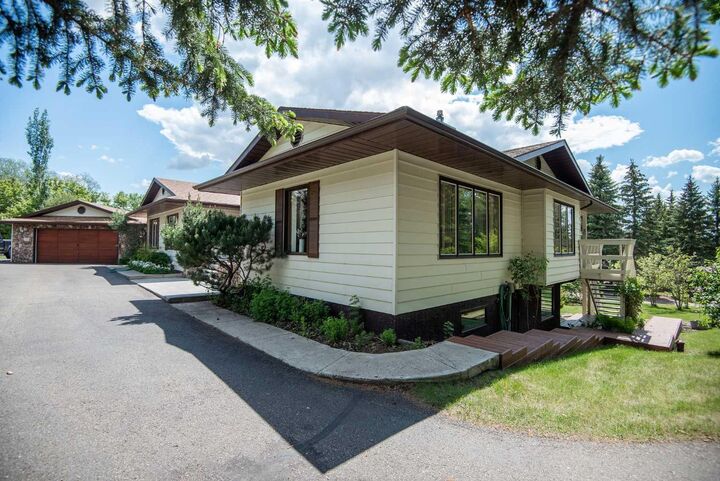 Property Photo: 28319 Township Road 384 129 AB T4S 2A4