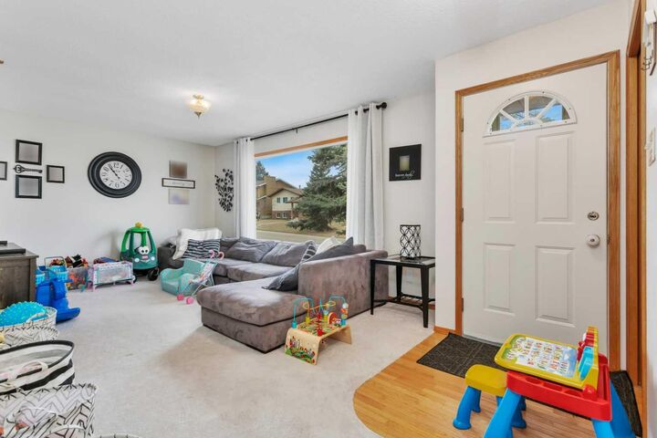 Property Photo:  5751 55 Street  AB T4T 1J7 