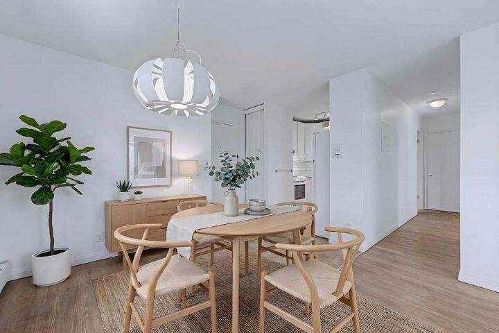 Property Photo: 5601 Dalton Drive NW 402C AB T3A 2E2
