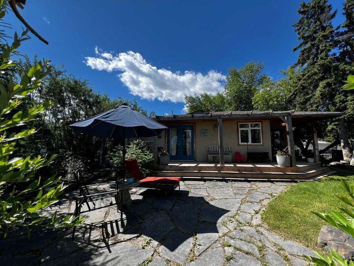 Property Photo:  29 Windermere Road SW  AB T3C 3K2 