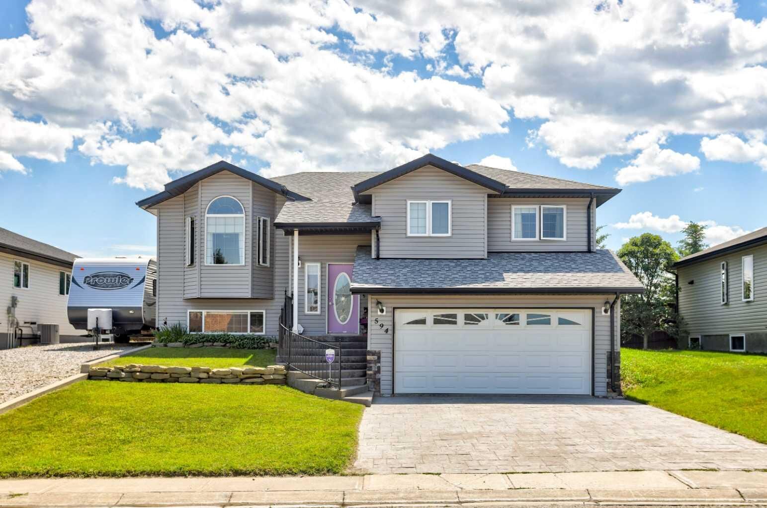 Property Photo: 594 Tumbleweed Avenue AB T0K 1W0