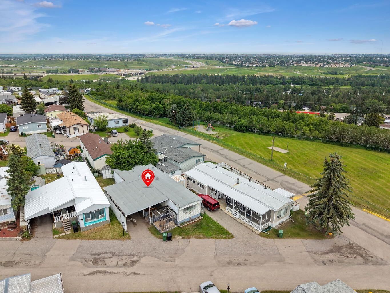 Property Photo:  433 Cherry Way NW  AB T2B 5P2 